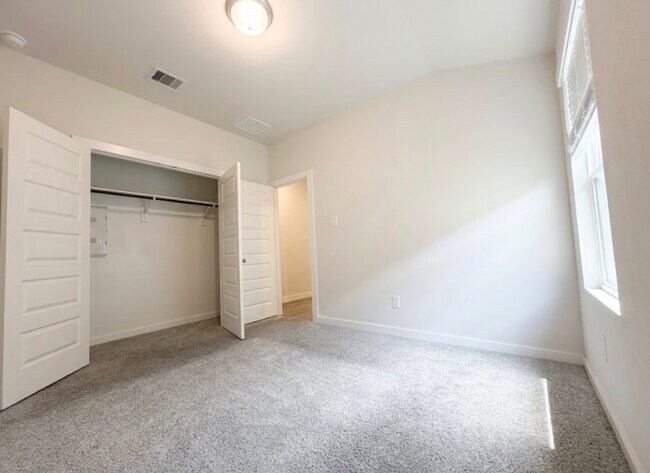 Building Photo - 5549 Madden Ln