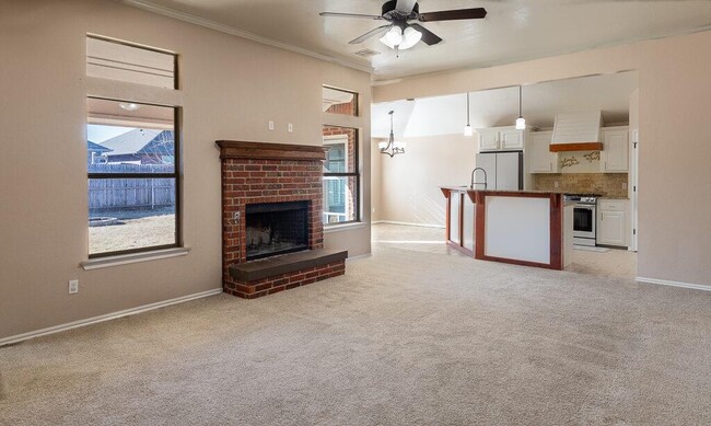 Building Photo - 808 Canyon Dr