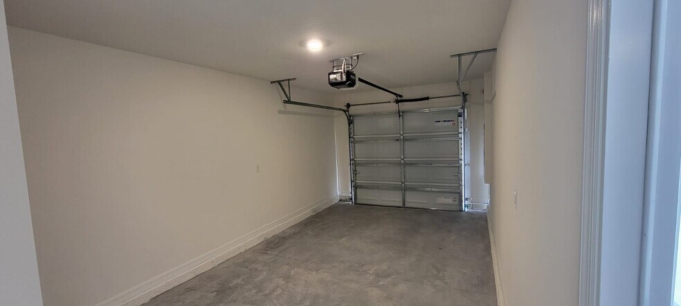 Building Photo - 8226 SW 67th Ave