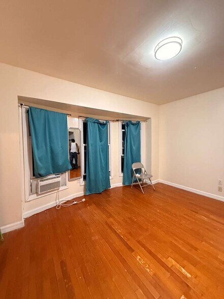 Building Photo - 321 Eldert Ln