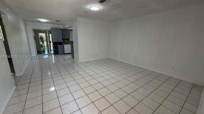 Building Photo - 5425 NW 16th Ct