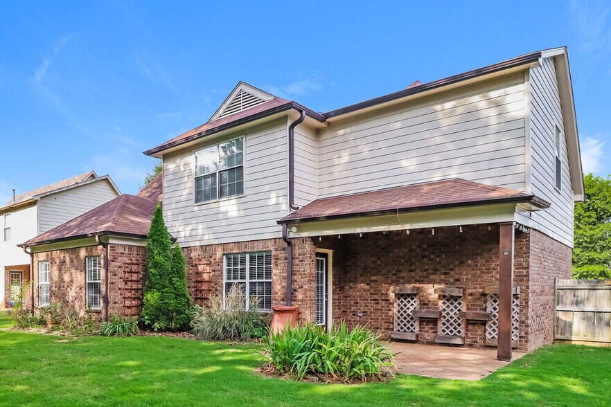 Building Photo - 1637 Lawson Dr