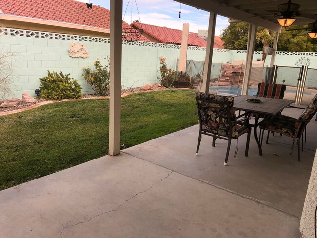 Building Photo - Gorgeous Furnished Oasis in Las Vegas Avai...