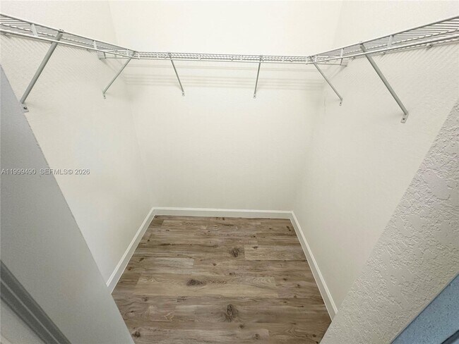 Building Photo - 949 NE 211th St