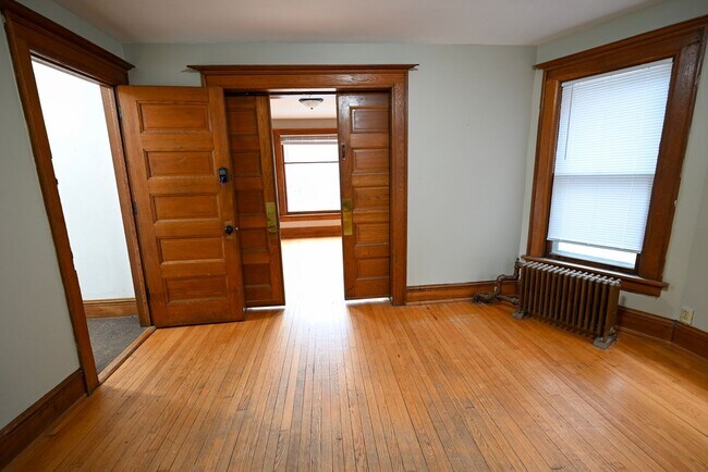 Building Photo - 405-407 W Main St - Duplex