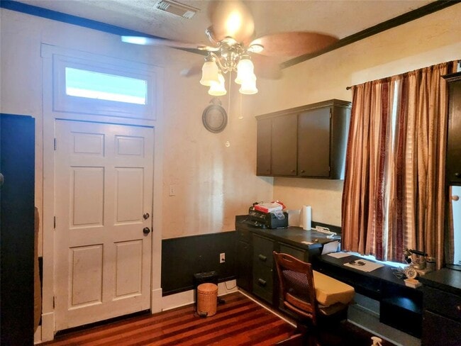 Building Photo - 3127 Avenue Q