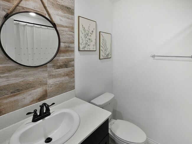 Building Photo - 8425 Fawn Creek Dr