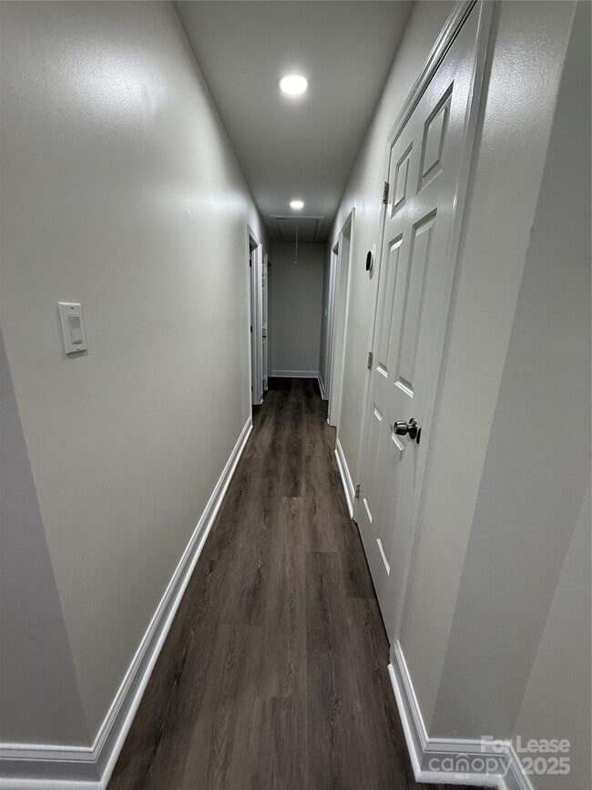 Building Photo - 10423 Queensmead Cir