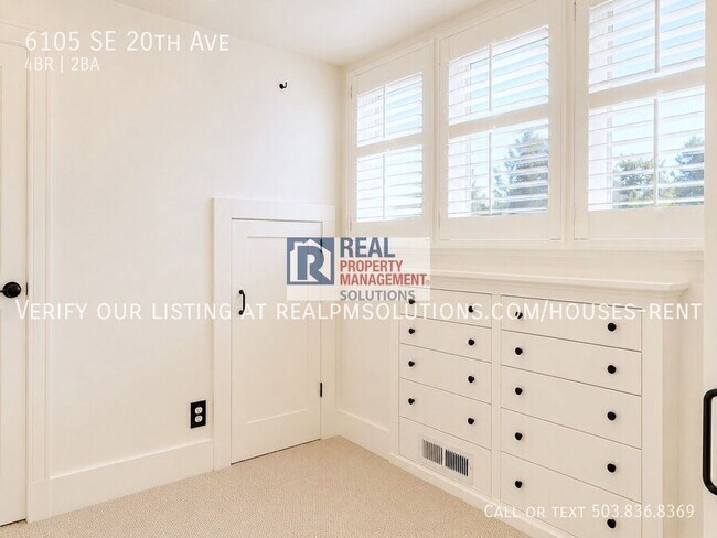 Building Photo - 6105 SE 20th Ave