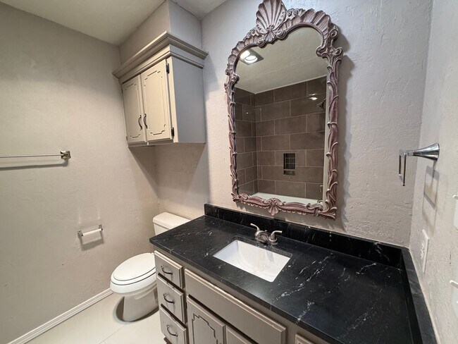 Building Photo - Beautiful 3bed/2.5bath Updated Westside Norman Home Available for Rent!