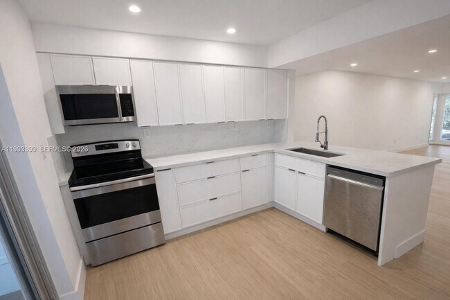 Building Photo - 937 Michigan Ave