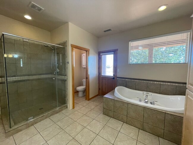 Building Photo - 6809 Chapingo Rd NE