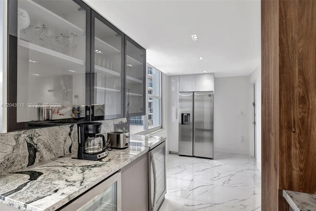 Building Photo - 2751 S Ocean Dr