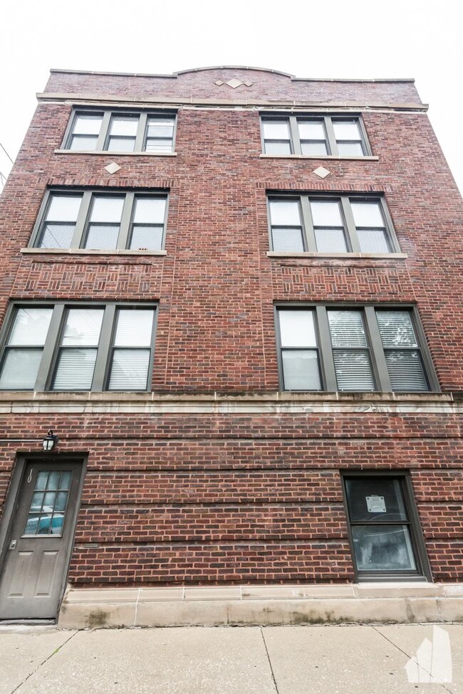 Building Photo - 2 bedroom in Chicago IL 60640