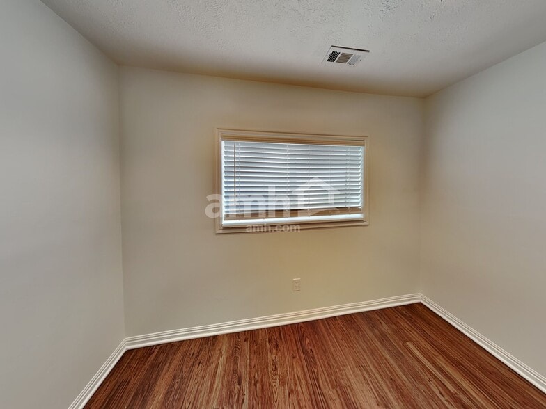 Building Photo - 1401 N 2225 W