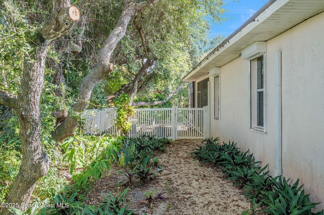 Building Photo - 129 Signature Dr