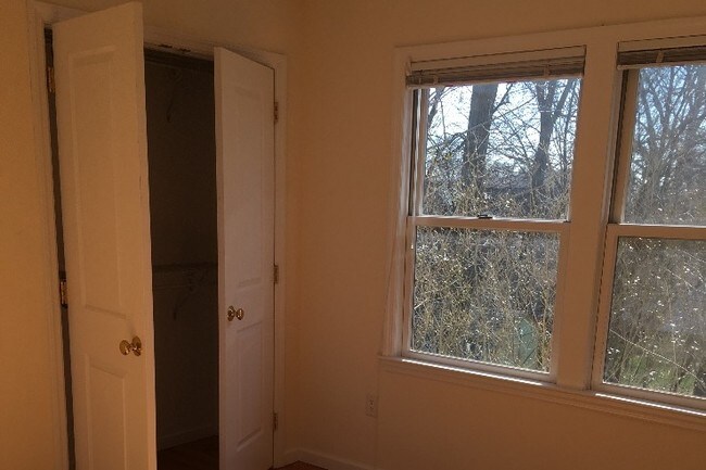 Building Photo - 42 Dunwood Rd