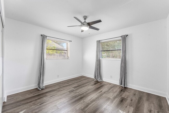 Building Photo - 500 NE 48th St