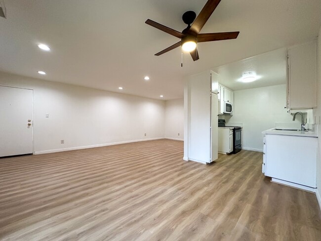 Building Photo - 10140 Mountair Ave