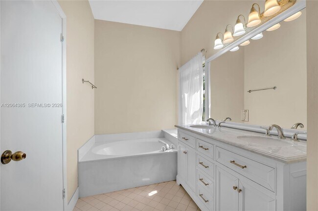 Building Photo - 885 Tanglewood Cir