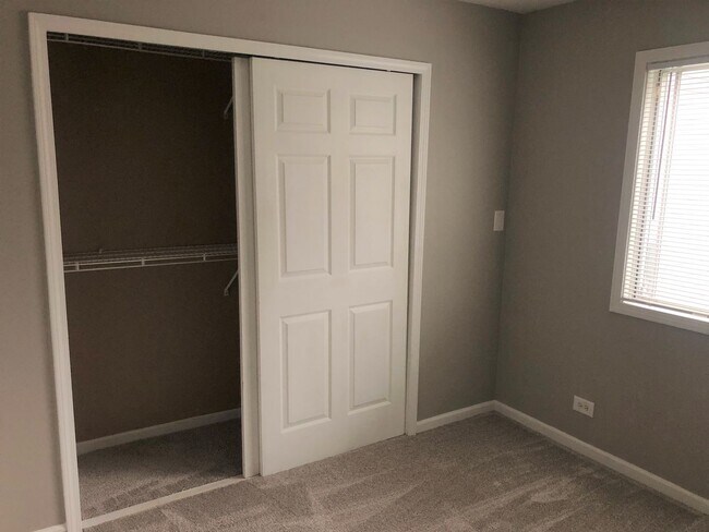 Building Photo - 448 Independence Ln