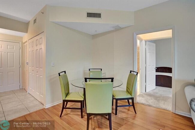 Building Photo - 804 E Windward Way