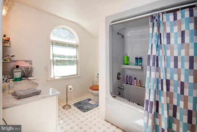 Building Photo - 316 Swarthmore Rd