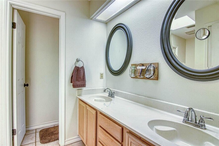 Master Bathroom - 714 Saint Lucy Dr