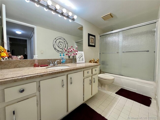 Building Photo - 8005 Lake Dr