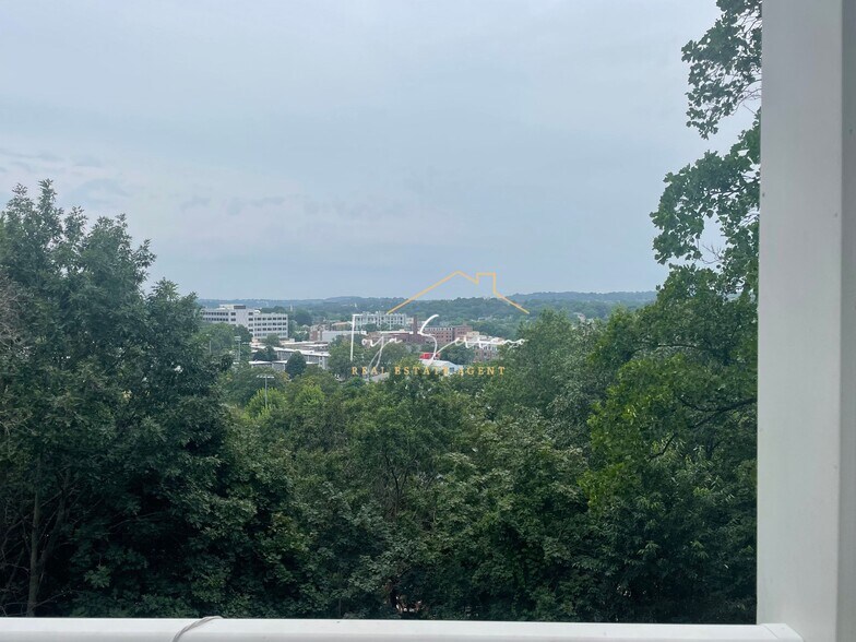 Building Photo - 47 Beech Glen St