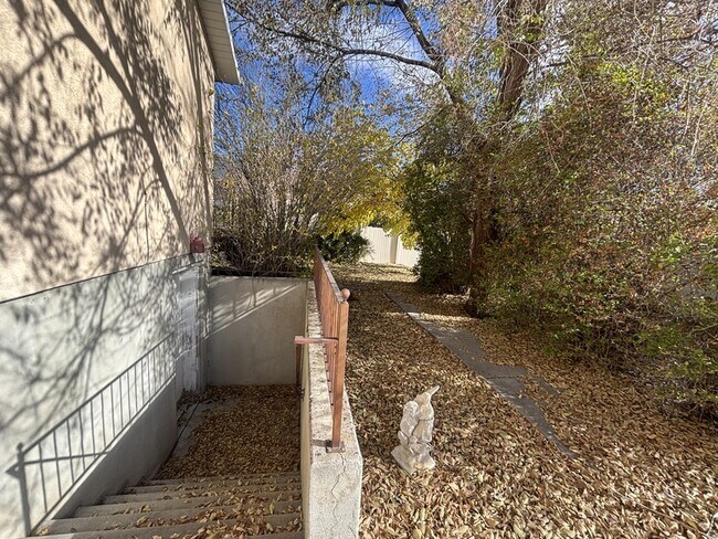 Building Photo - 6363 Murray Bluffs Dr