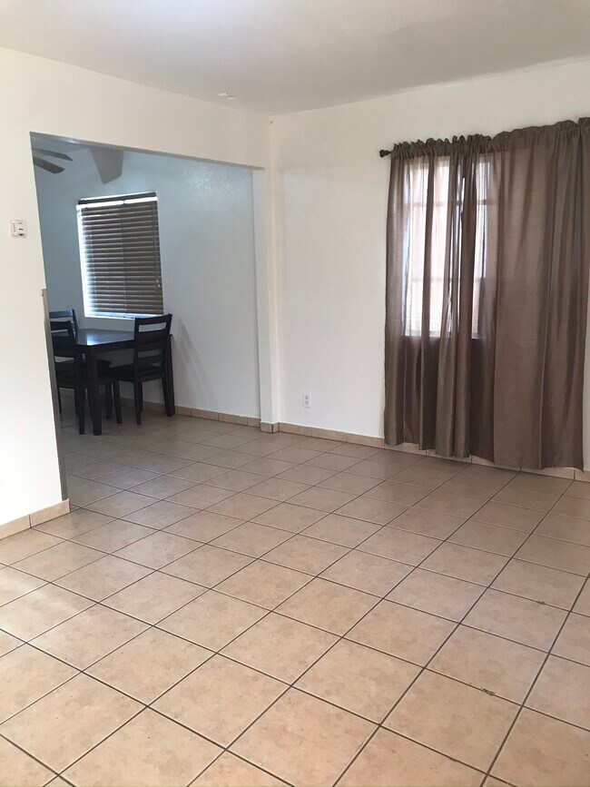 Spacious clean 1 BD apartment - 6914 Templeton St