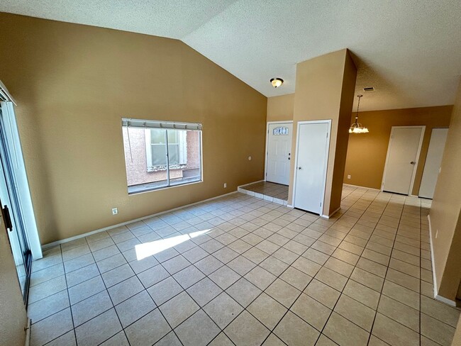 Building Photo - Beautiful single story- 3Bed/2Bath home lo...