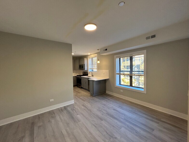 Building Photo - 1131 Oak Ave