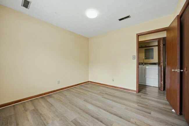 Building Photo - 1701 Rose Garden Ln