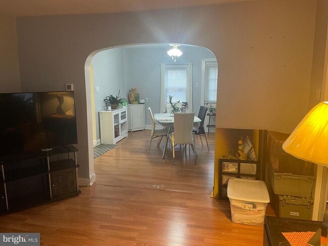 Building Photo - 695 W Kings Hwy