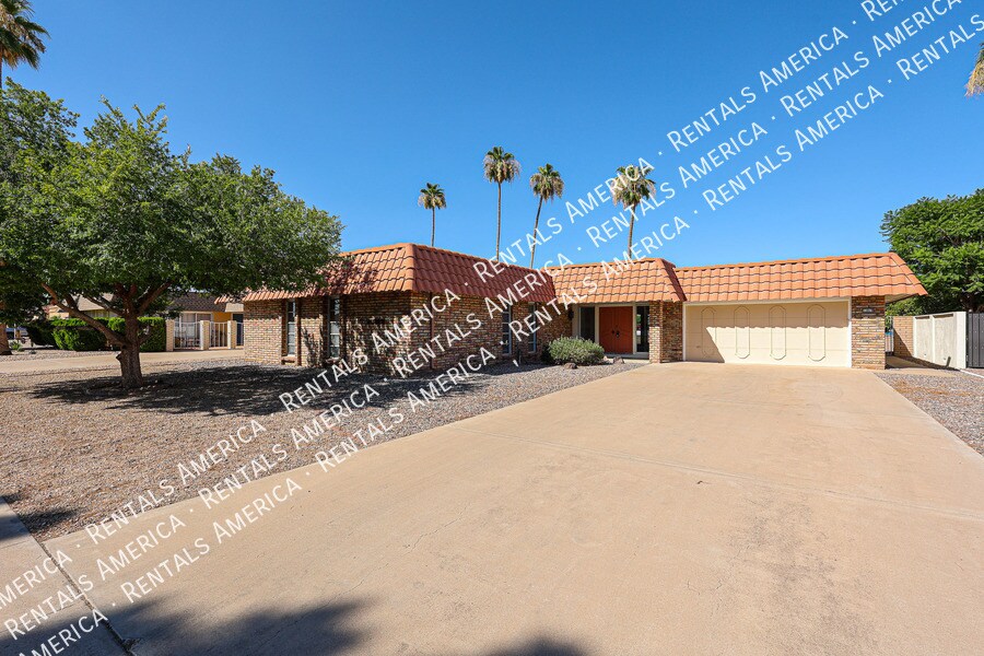 Building Photo - 13819 N Crown Point