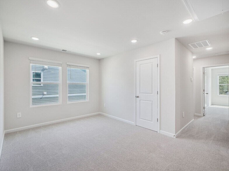 Building Photo - 712 Southland Dr