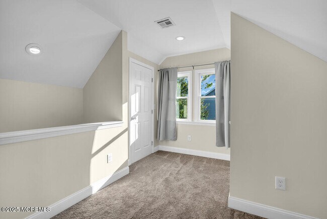 Building Photo - 20 Starboard St