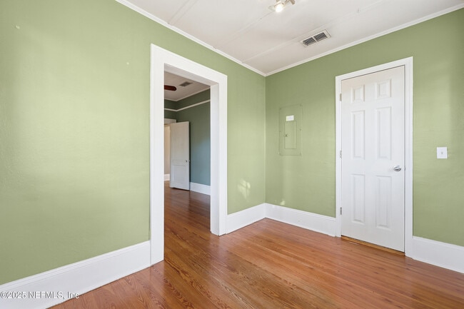 Building Photo - 1047 Cherry St