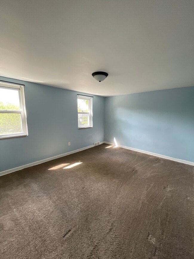 Building Photo - 2 bed 1.5 bath home in Pittsburgh Pa!
