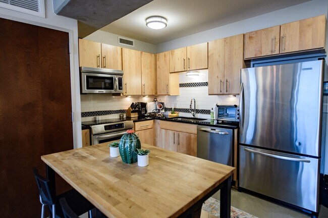 Building Photo - Authentically Cool Downtown Austin Condo | Walk Everywhere | Fully Furnished