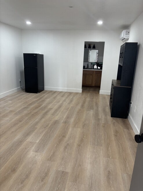 Building Photo - 1078 E White Mountain Blvd
