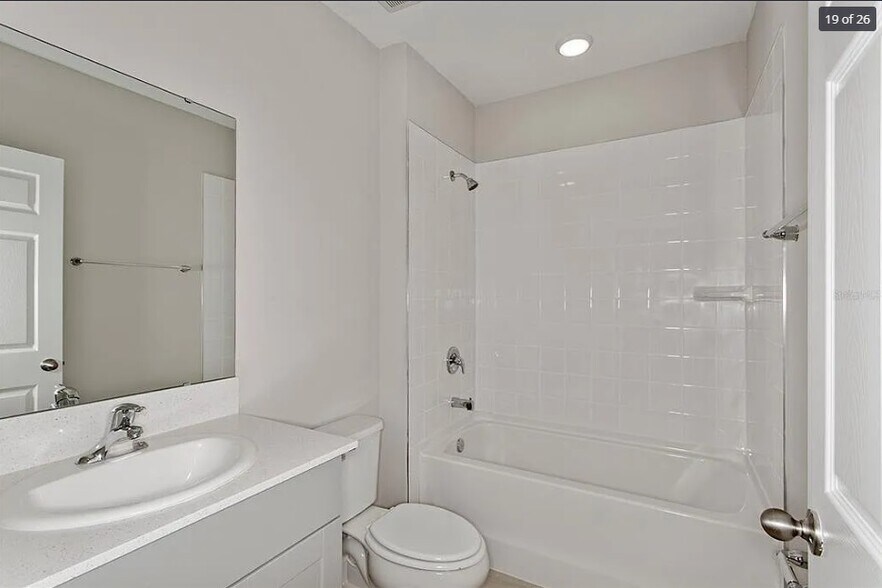 Building Photo - 14773 Summer Branch Dr