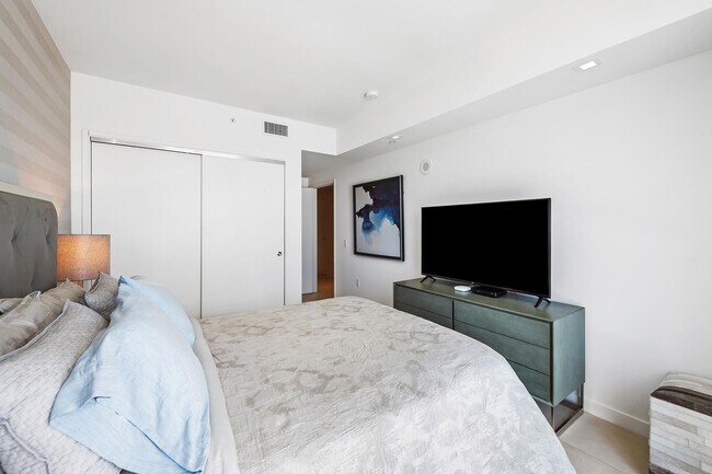 Building Photo - 401 N Birch Rd