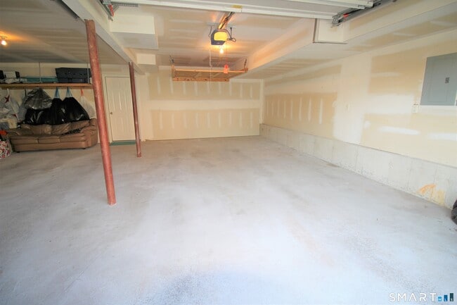 Building Photo - 125 Thorniley St