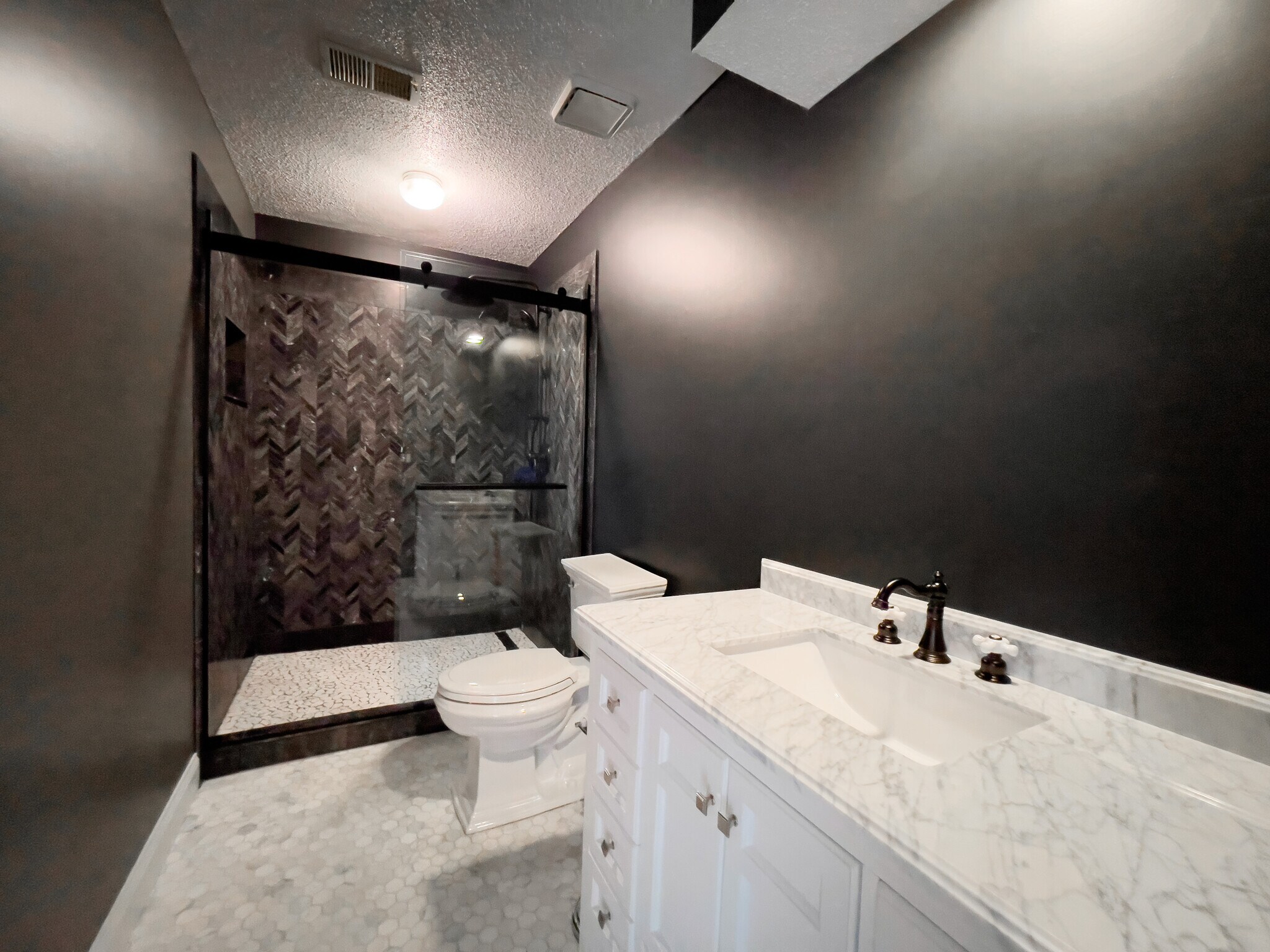 Upstairs Guest Bathroom - 5421 NW Walden Dr