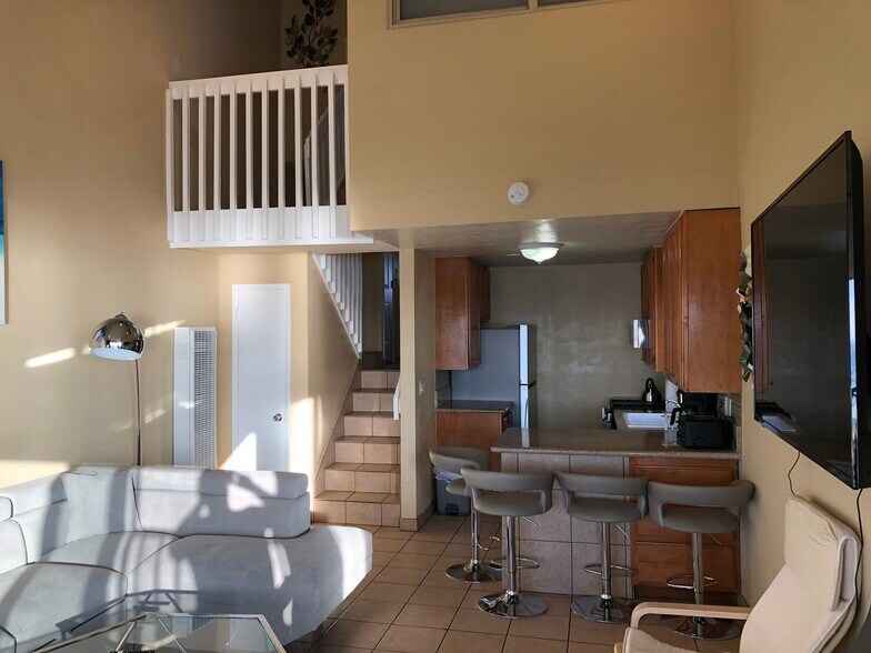 Multilevel interior architecture - 3261 Ocean Front Walk