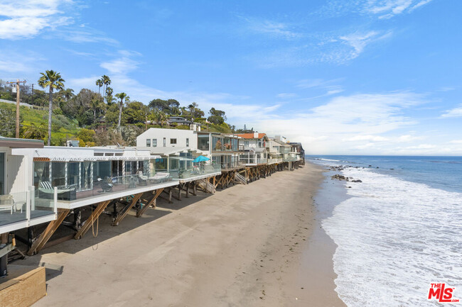 Building Photo - 27060 Malibu Cove Colony Dr