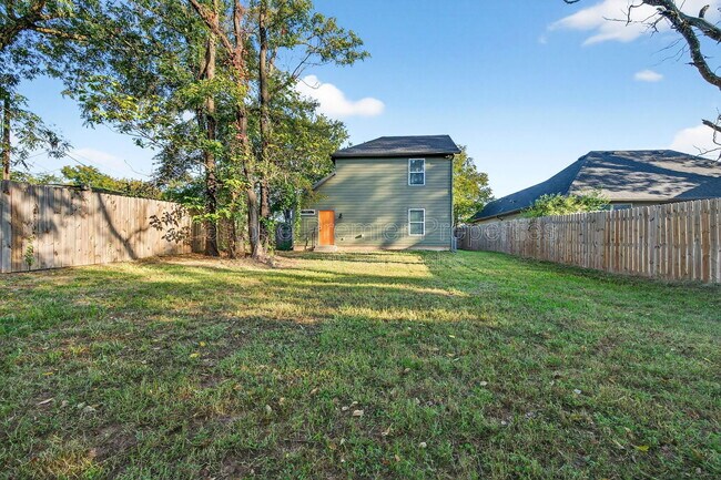 Building Photo - 1022 Rice St